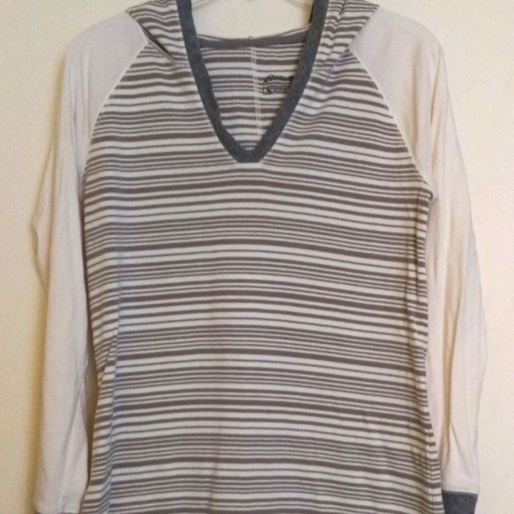 Eddie Bauer women's long sleeve v-neck hooded top size M